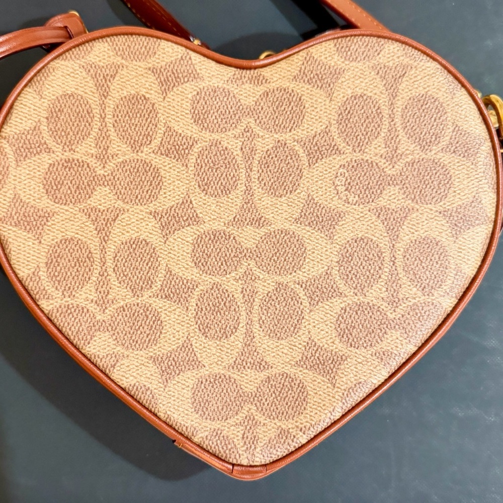 ❤️Coach-Heart Signature Monogram Canvas Crossbody Bag❤️ - Picture 5 of 13